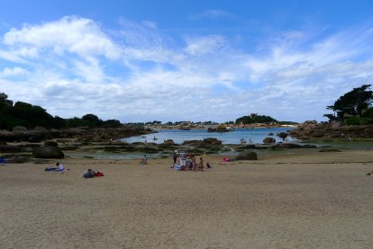 Lunch met uitzicht bij eb in Ploumanac'h