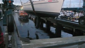 Elan 40 met losgekomen kiel "White Rose"