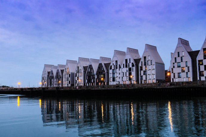 Mooie architectuur in Duinkerken tegenover de marina.