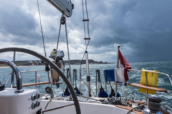Donder. bliksem en bakken regen onderweg.