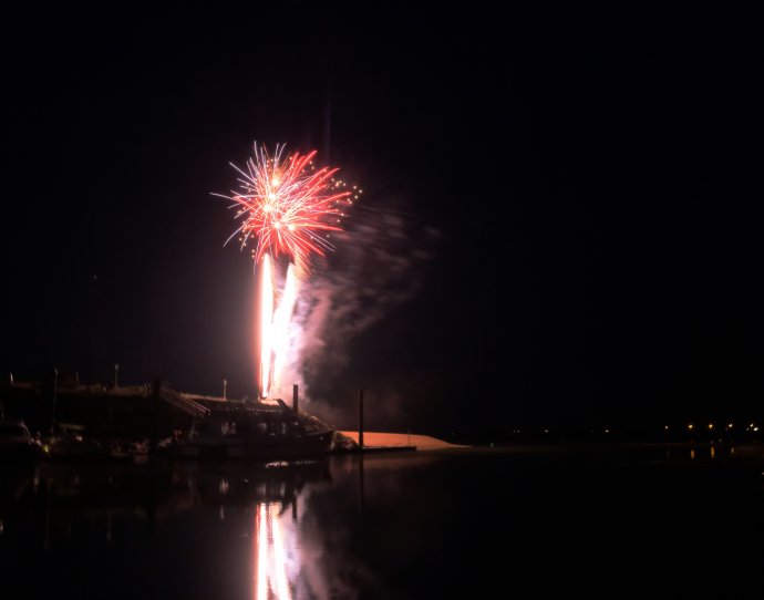 Vuurwerk vanaf het havenhoofd vlakbij Pietertje 2