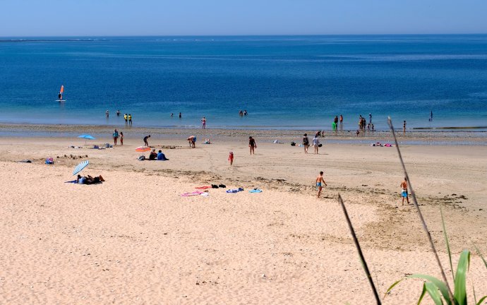 De prachtige stranden bij Le Hutte, waar volop wordt gezwommen