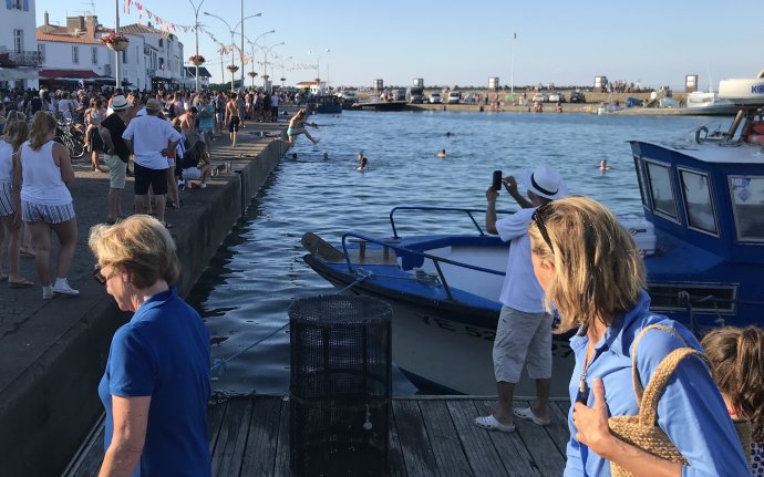 Feest in de haven van Saint-Denis. Frankrijk is wereldkampioen