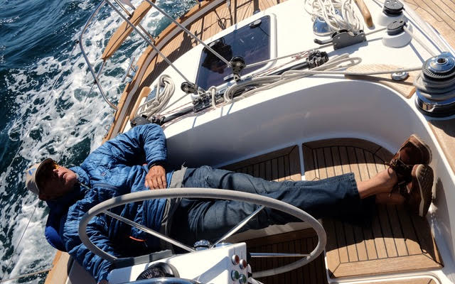 De schipper doet een dutje.