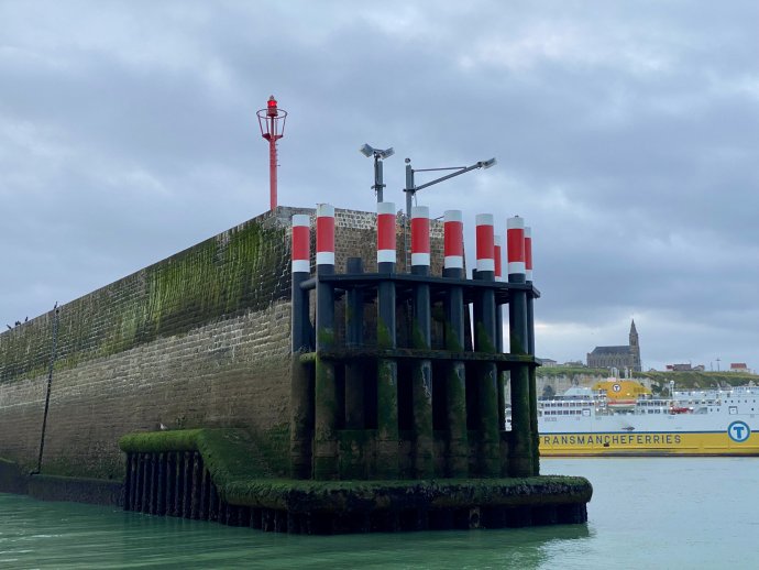 De haveningang van Dieppe.