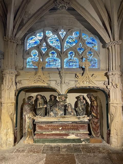 Een van de mooie zijkapellen in église Saint-Jacques.