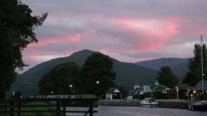 Avondrood over Banavie.