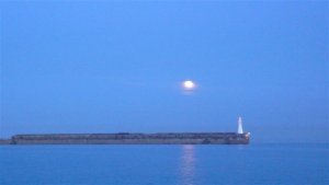volle maan in de baai van Dover