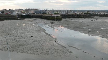 Haveningang van St.Vaast bij eb