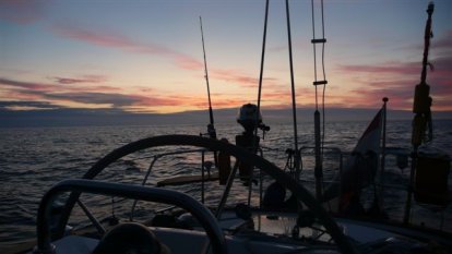 De nacht valt op weg naar Bretagne