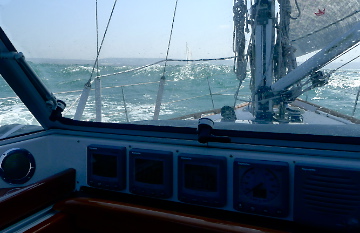 Veel wind en flinke golven onderweg.