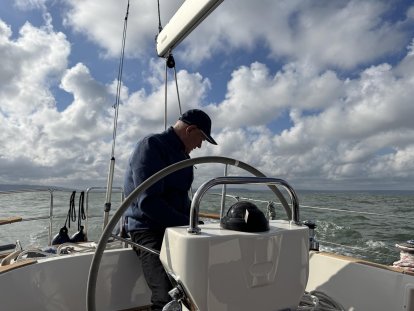 En langzaam verdwijnen de stormwolken op weg naar Dieppe.